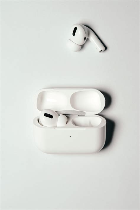 airpods not blinking white